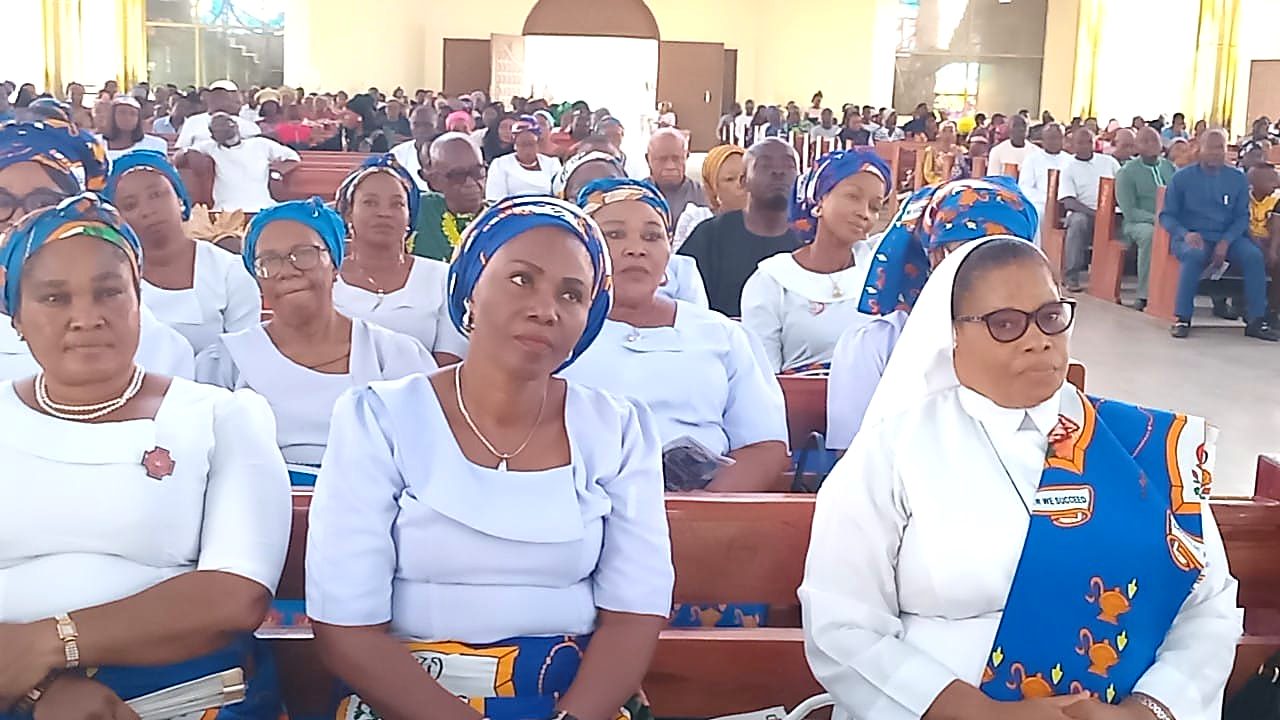 Women of the parish with a religious sister.